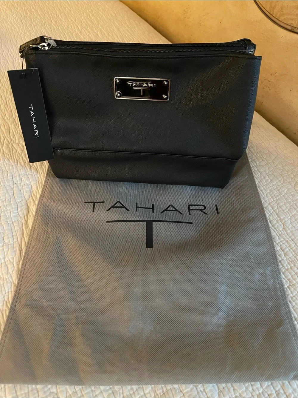 Tahari Black Toiletry Travel Kit with Logo Plate for Men/Women